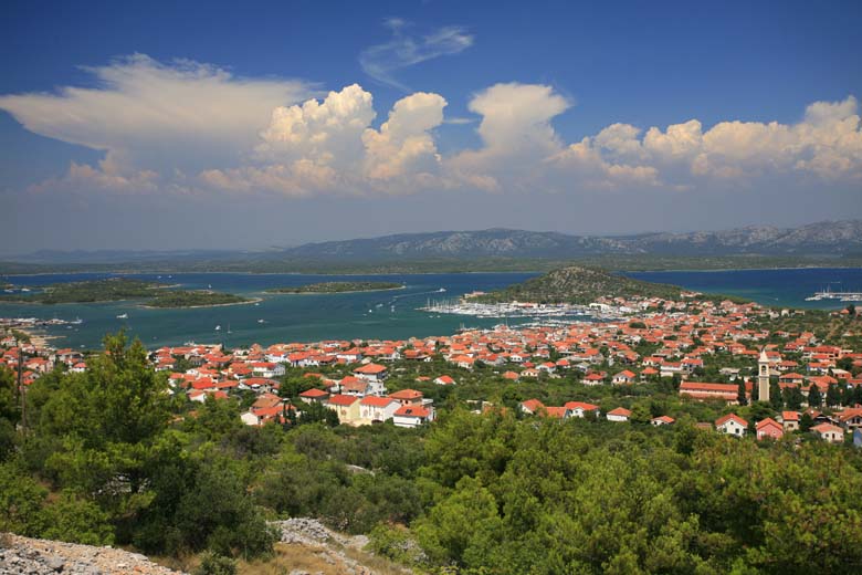 Kroatischer Küstenort in Dalmatien