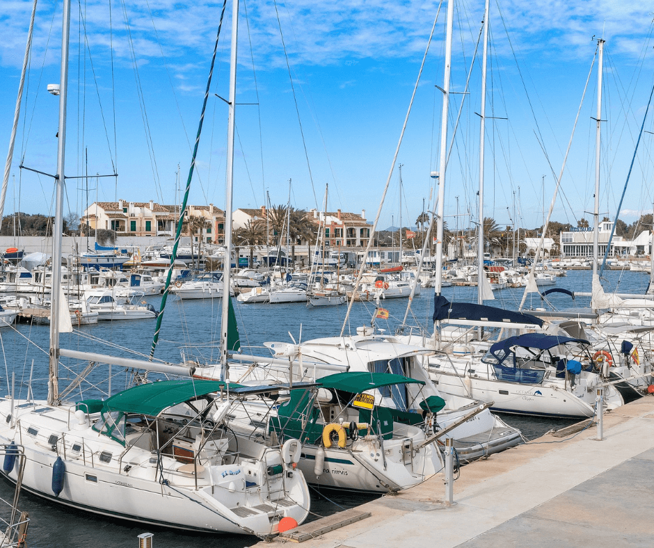 Segeltörn Mallorca, Sa Ràpita - Boote am Hafen