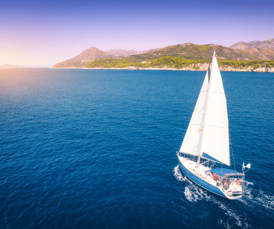 Segelboot vor der Küste Kroatiens