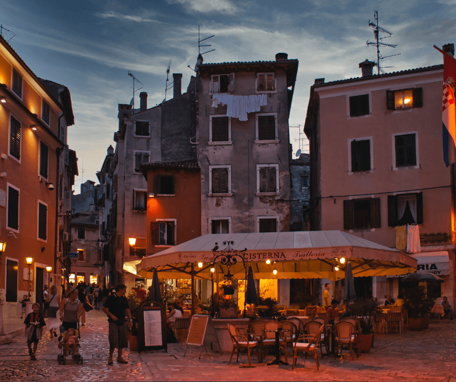 Altstadt von Rovinj am Abend 